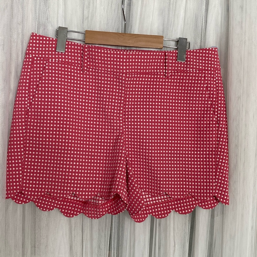 Ann Taylor Signature scallop edges white polka dots woman’s shorts Size 8